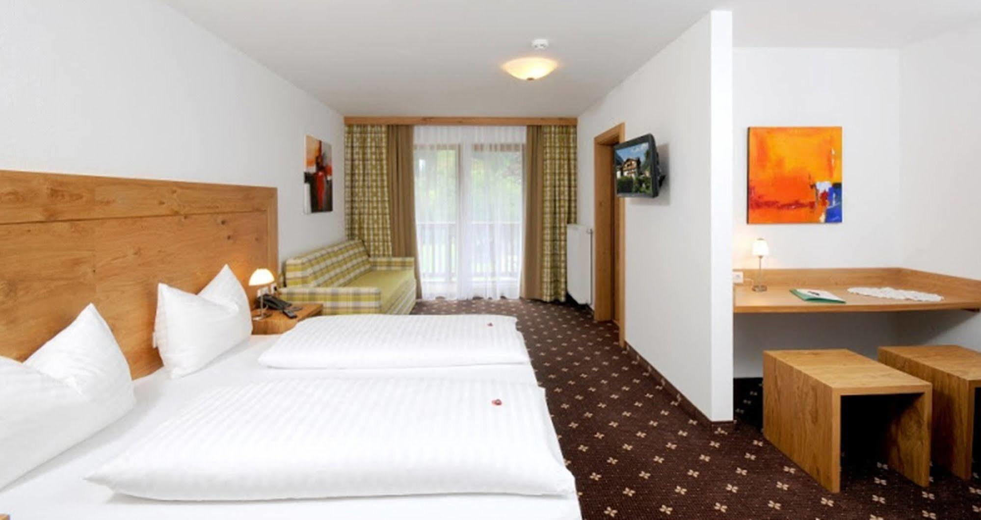 Hotel Zum Gruenen Tor Tux Eksteriør billede